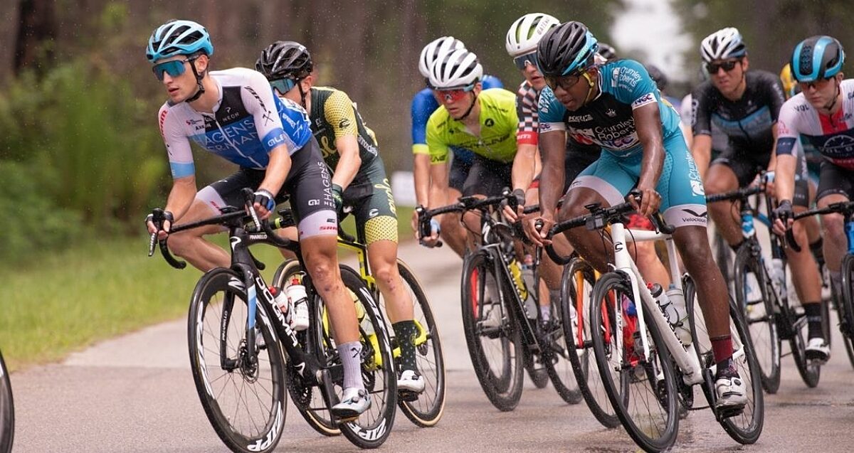 Competitive cycling race